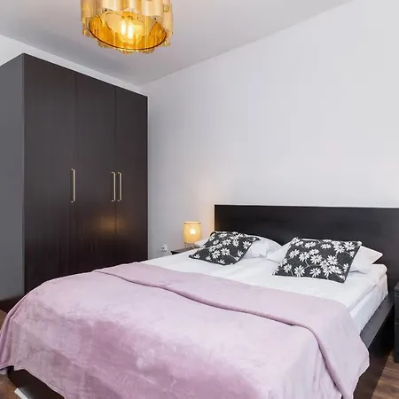 Apartment On Krupowki Street With Mountain View By Renters *