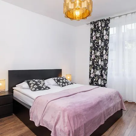 Apartment On Krupowki Street With Mountain View By Renters